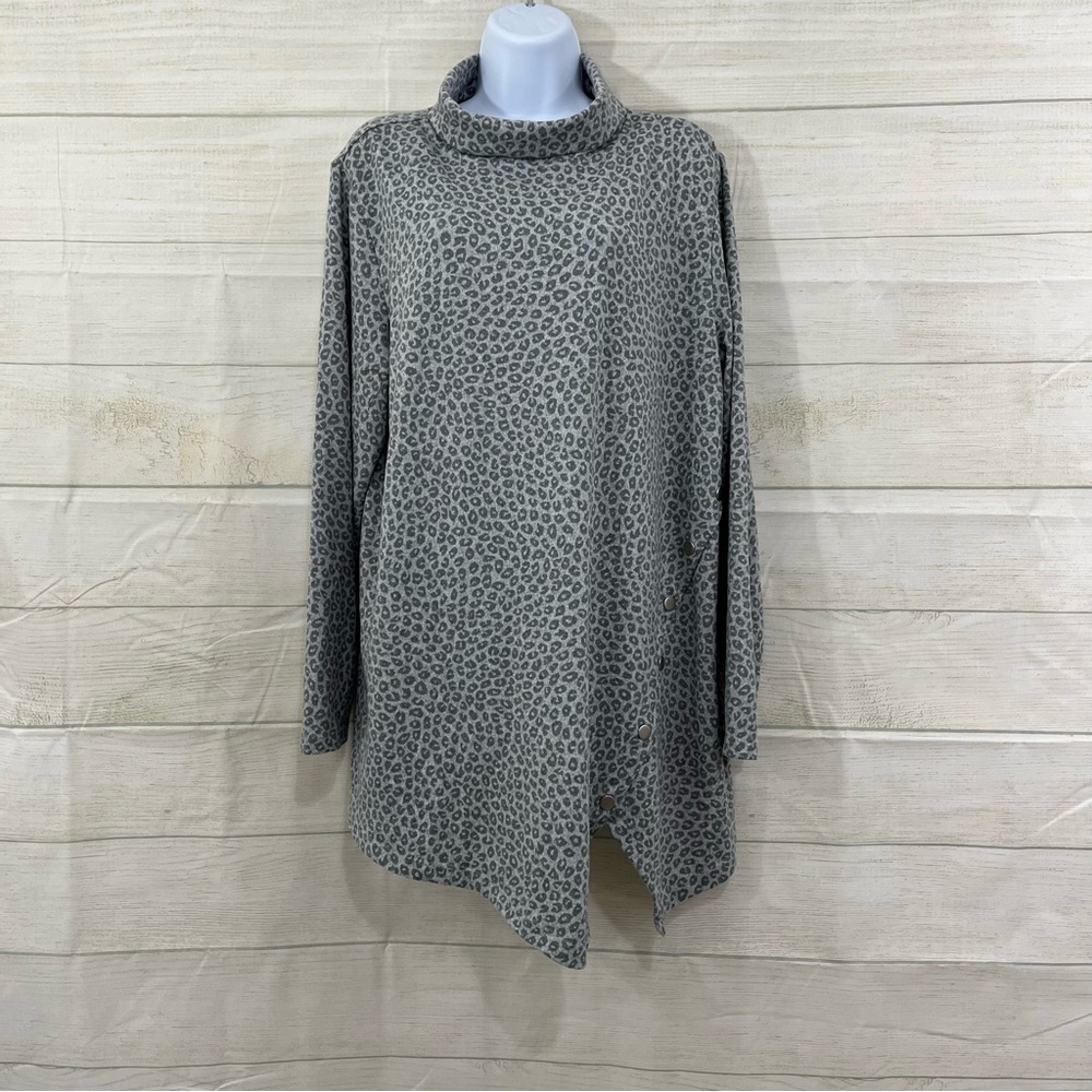 Denim & Co Gray Animal Print Asymmetrical Tunic Top
